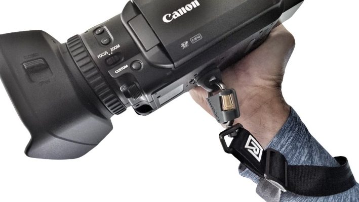BlackRapid Wrist Breathe Camera Strap with FastenR FR-5